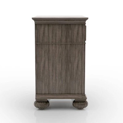 3pc Pennings Traditional Bed Set With 2 Nightstands Gray - HOMES: Inside + Out 13 3pc Pennings Traditional Bed Set With 2 Nightstands Gray - HOMES: Inside + Out - Image 13